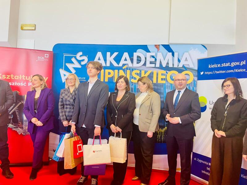 Powiększ obraz: Pierwszy etap Zawodów Centralnych X edycji Olimpiady Statystycznej